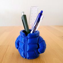 Foto einer Jacke als Stifteköcher