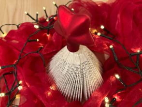Weihnachtsbaum aus Büchern